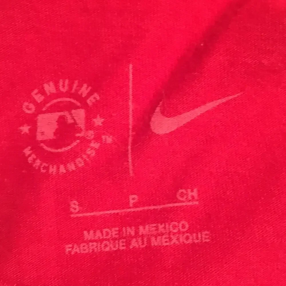Nike Small Cleveland Guardians Long-Sleeved T-Shirt Red C-Town Official MLB